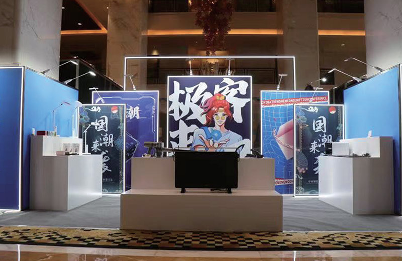 Column Display AN-LZ-002 - Event Spaces Column Display AN-LZ-002 as a booth marker in an event space